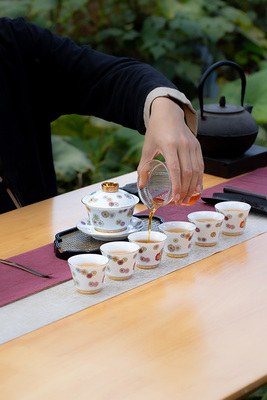 薄胎玉瓷珐琅彩茶器《皮球花盖碗》