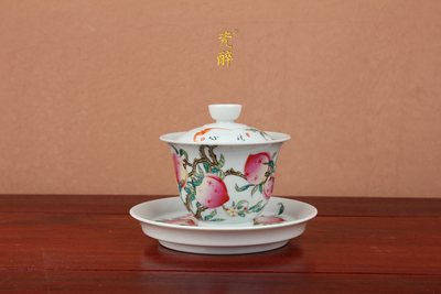 手绘重工粉彩九桃纹盖碗