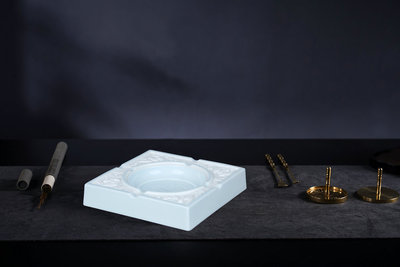 影青釉白瓷浮雕团寿蝠（福）纹烟灰缸