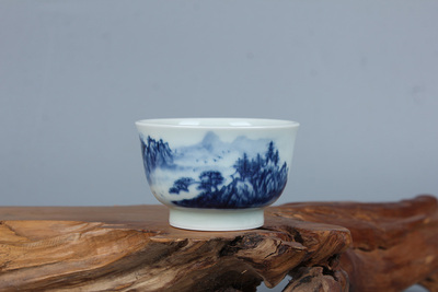瓷醉柴窑-手绘釉下青花釉里山水压手杯《物华春意》