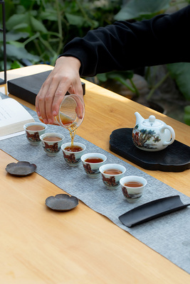 薄胎玉瓷珐琅彩茶器《马到成功茶壶》