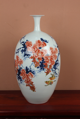 朱剑辉绘画创作釉下青花五彩瓷瓶《紫云飘香》