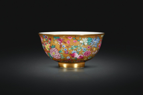 乾隆款金地珐琅彩万花纹碗