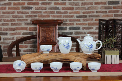 釉下青花多彩手绘《幽香》壶茶器