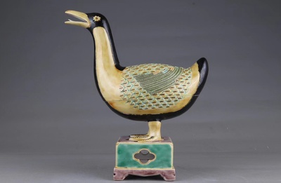 明成化素三彩鸭熏