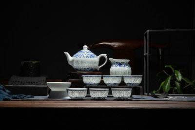 手绘青花纹饰雕刻玲珑《厚德载物》壶茶器