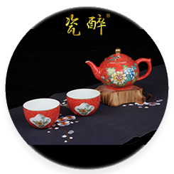 粉彩扒花中国红锦地绘《国色天香》壶和二杯