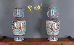 乾隆填金款绘人物婴戏图双耳赏瓶 一对