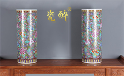 乾隆填金款金地万花纹箭筒瓶 一对